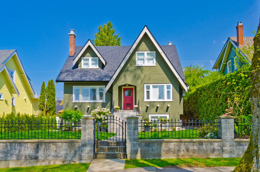 Buyer’s Guide: Ungrounded Outlets in Older Homes